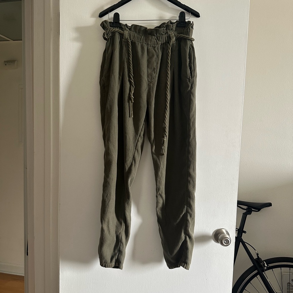 Billabong Army Green Tie Rope High Waisted Paperbag Pants size Medium EUC